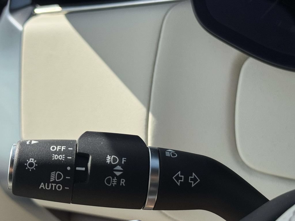 Certified 2025 Land Rover Range Rover SE AWD/4WD image 28