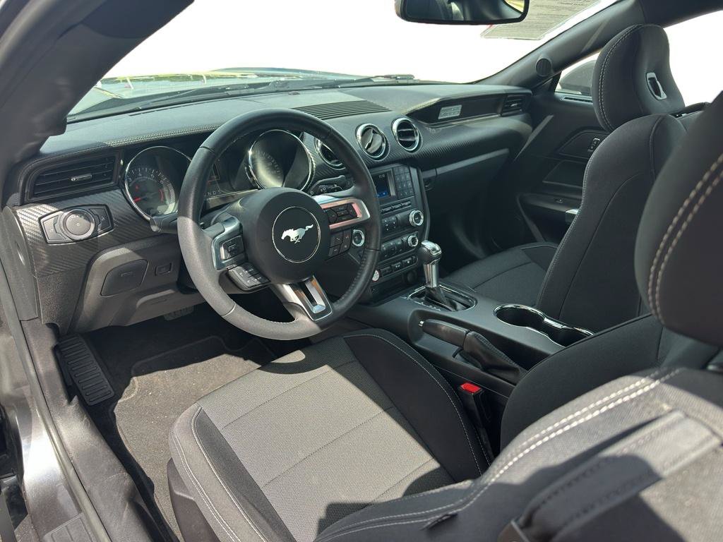 Used 2017 Ford Mustang Coupe RWD image 2
