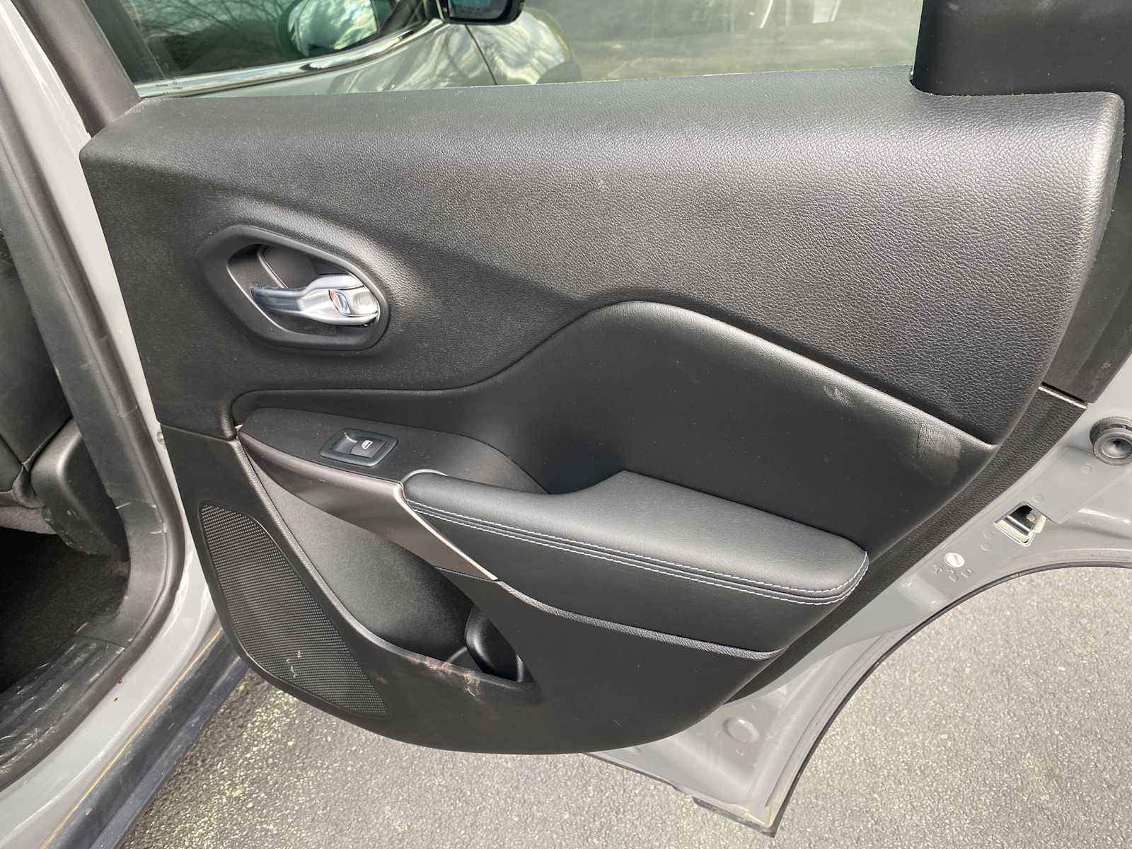 Used 2020 Jeep Cherokee Latitude Plus w/ Cold Weather Group image 21