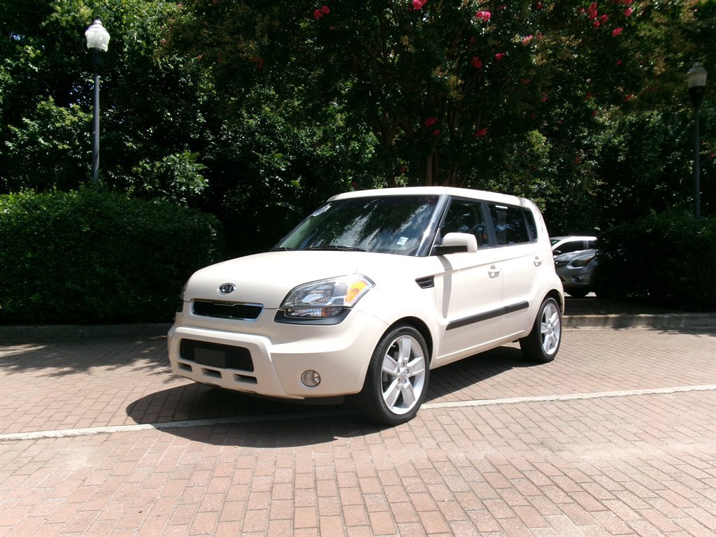 Used 2011 Kia Soul ! FWD image 1