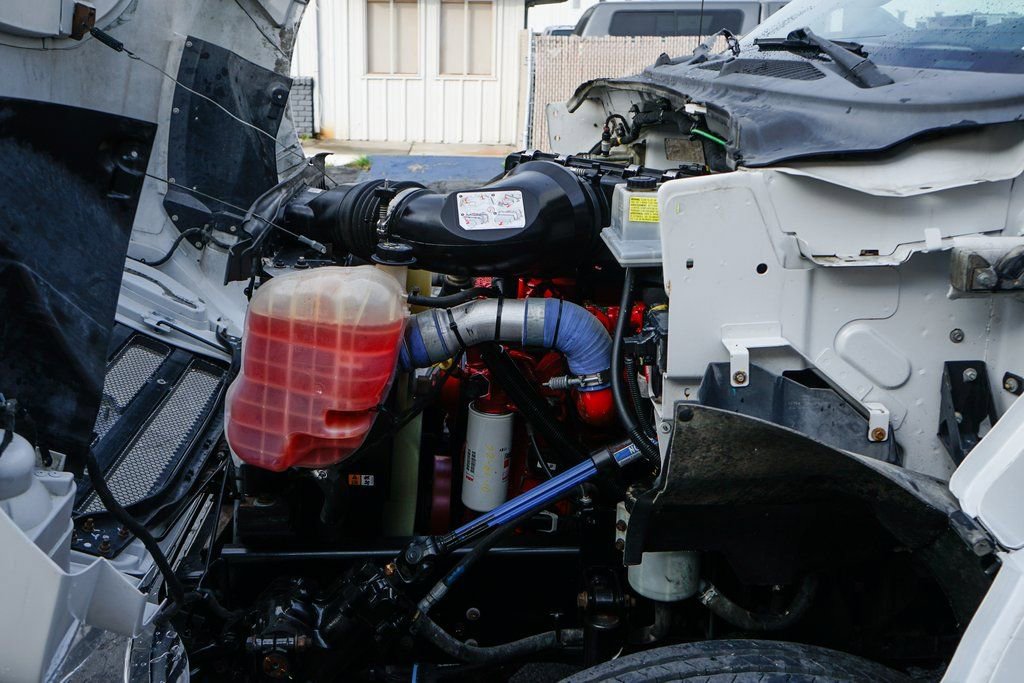 Used 2015 Ford F650 2WD Crew Cab Super Duty image 23