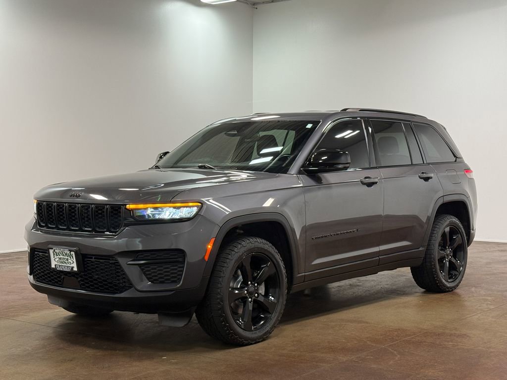 Used 2022 Jeep Grand Cherokee Altitude AWD/4WD image 7