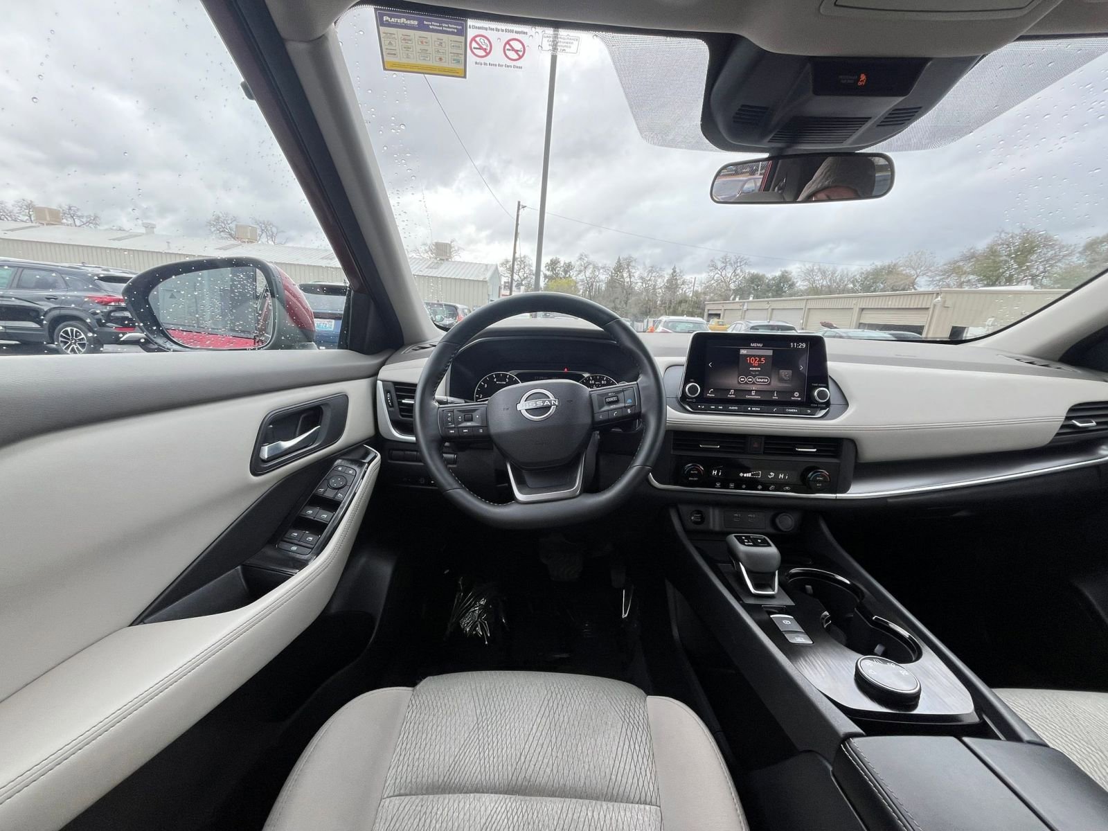 Used 2025 Nissan Rogue SV image 36