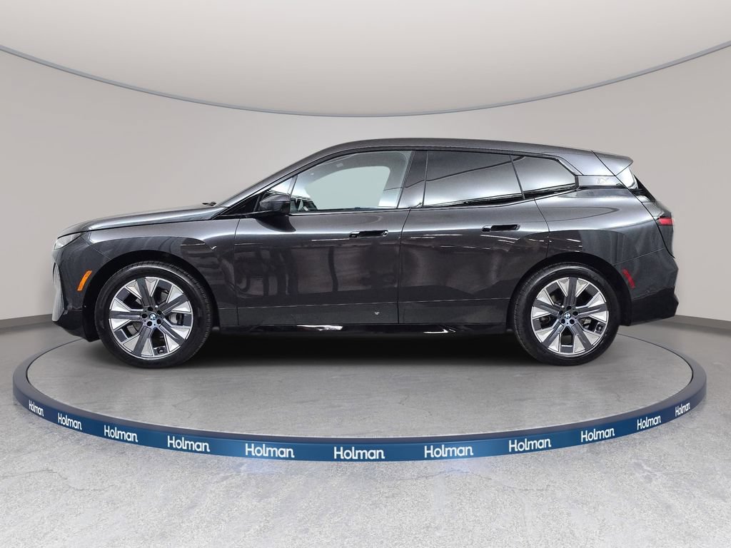 Used 2026 BMW iX xDrive45 w/ Executive Package image 9