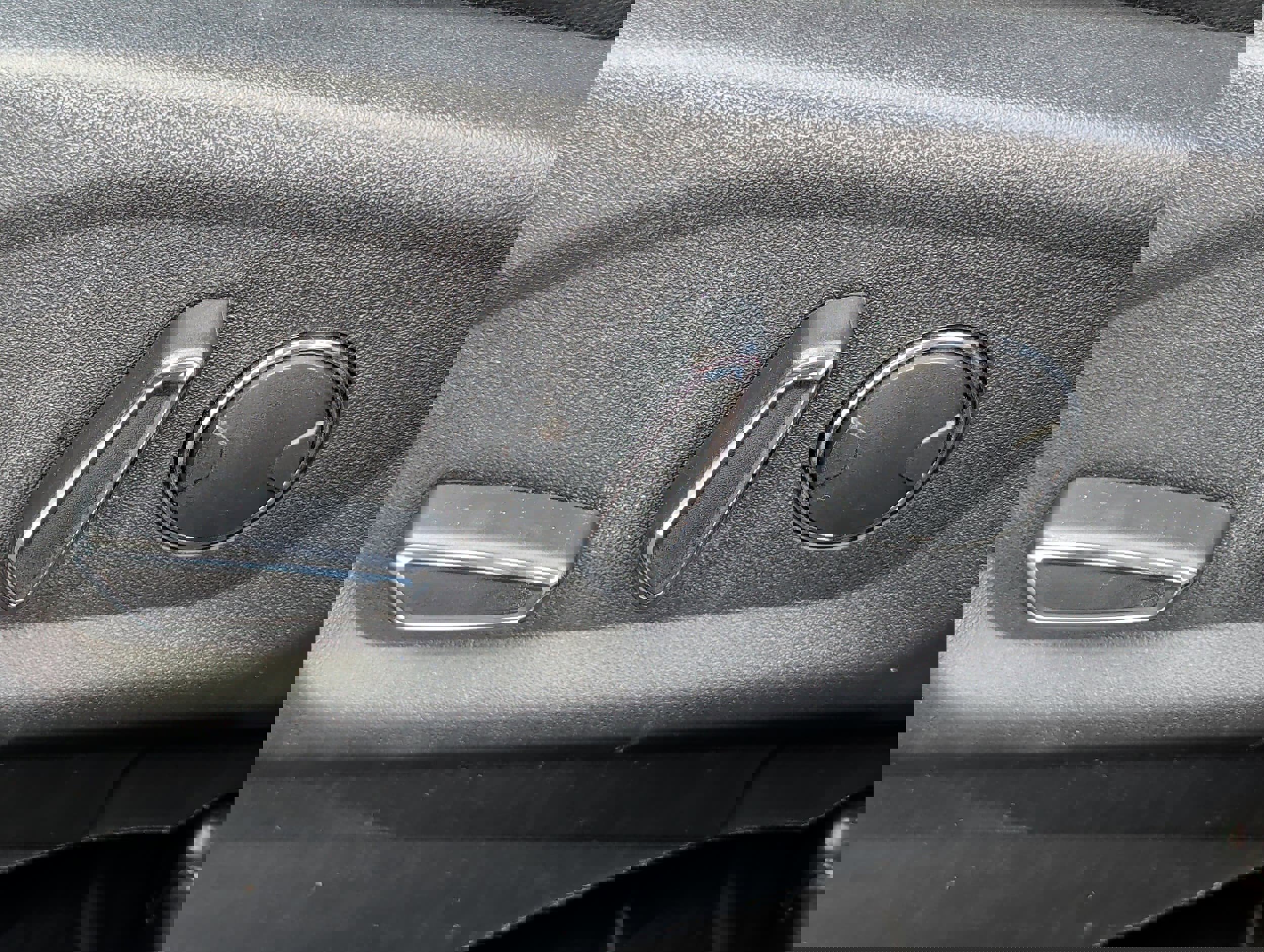 Used 2017 Ford Explorer XLT w/ Equipment Group 202A FWD image 22