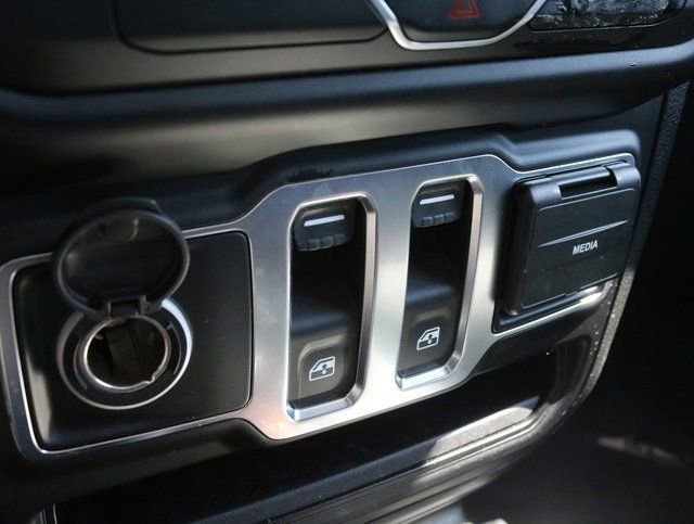 Used 2020 Jeep Wrangler Sport image 25