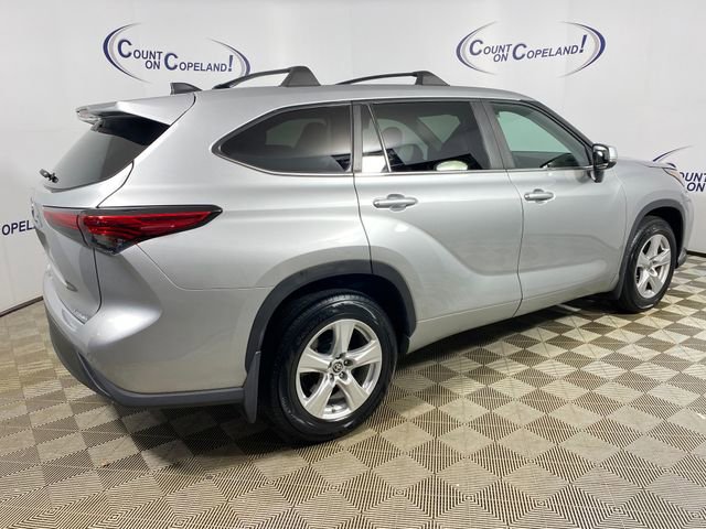 Used 2023 Toyota Highlander LE AWD/4WD image 8