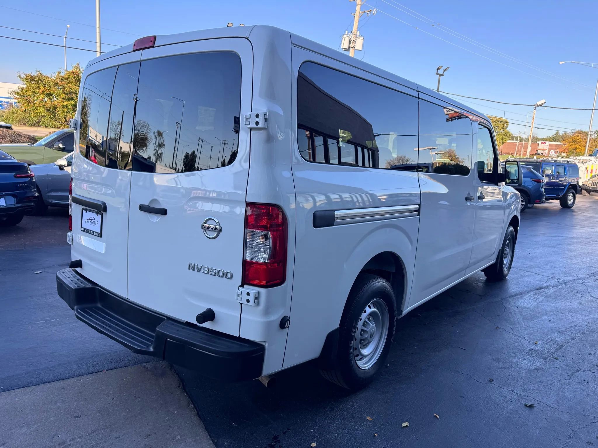Used 2018 Nissan NV 3500 S image 5
