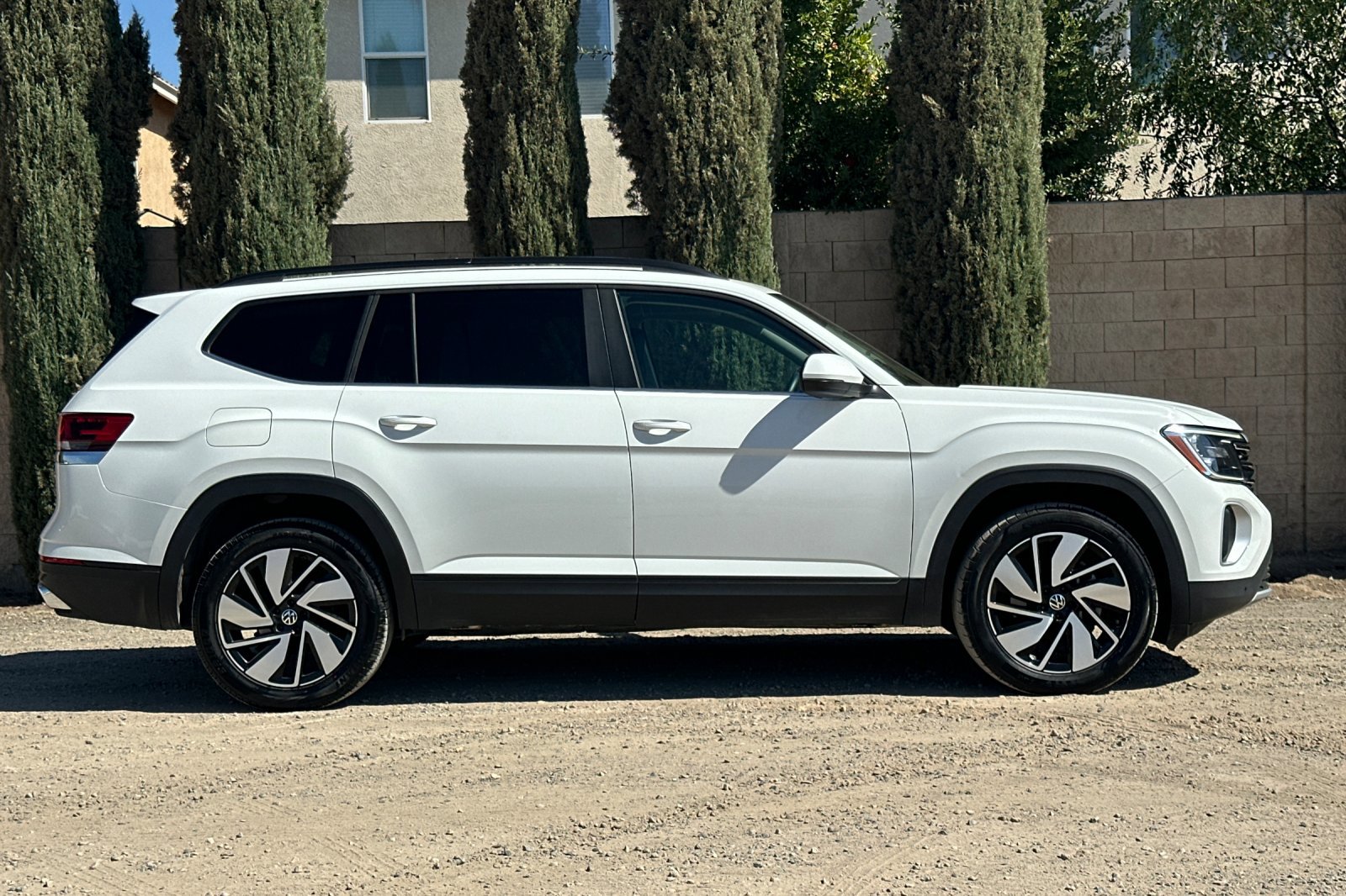 Certified 2024 Volkswagen Atlas SE image 3