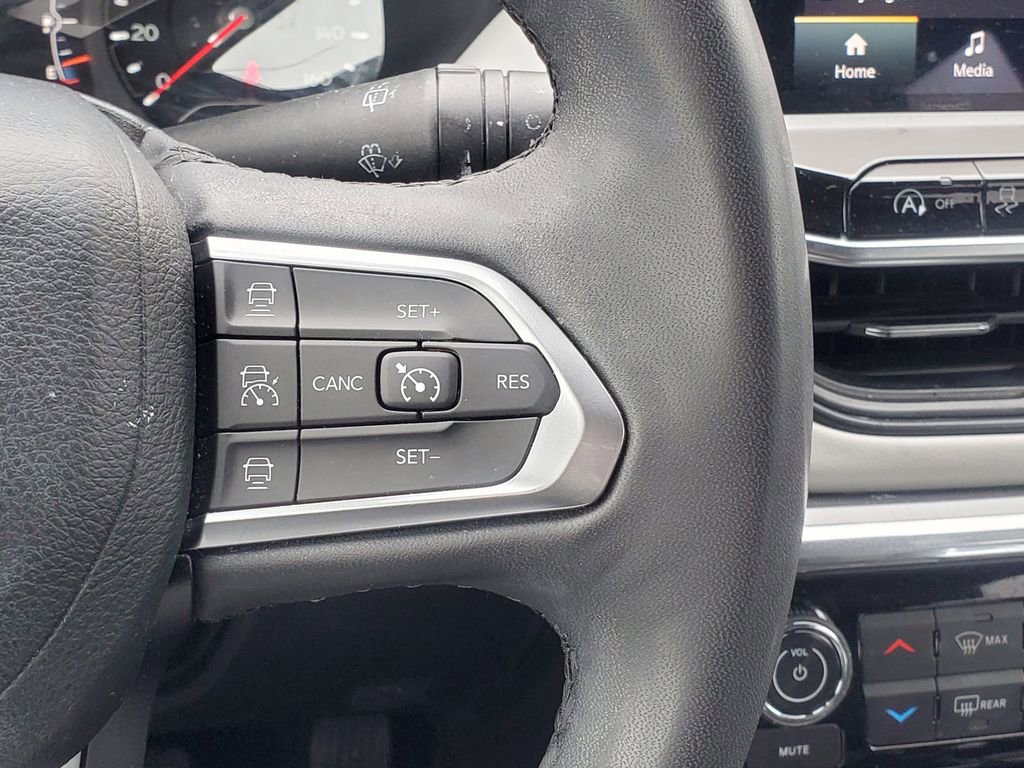 Used 2023 Jeep Compass Limited image 22