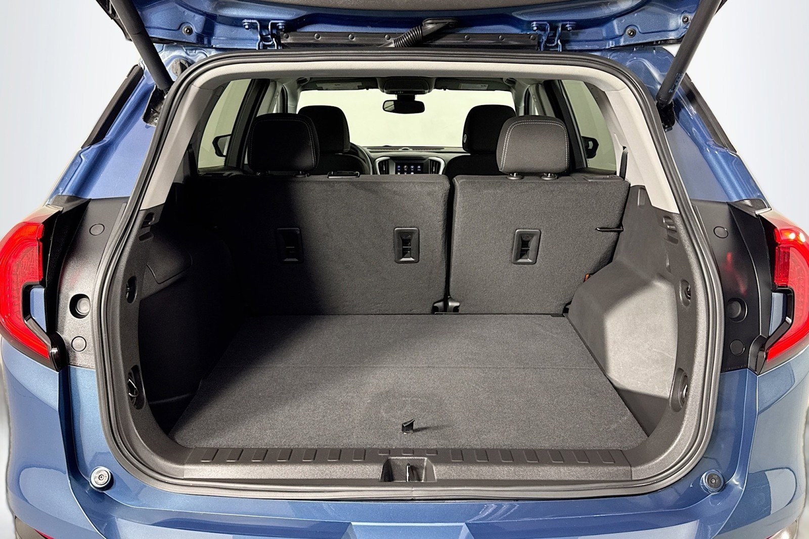 Used 2024 GMC Terrain SLE w/ Driver Convenience Package image 21