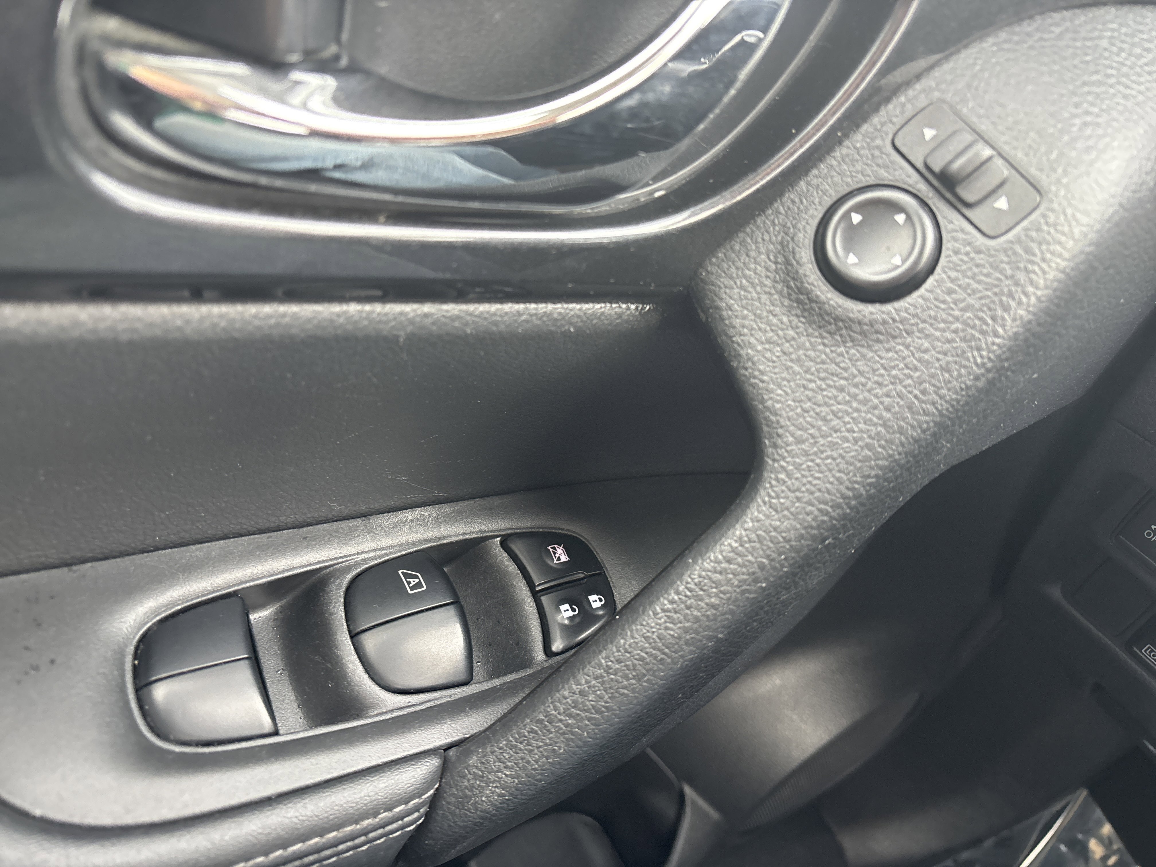 Used 2020 Nissan Rogue SV image 27