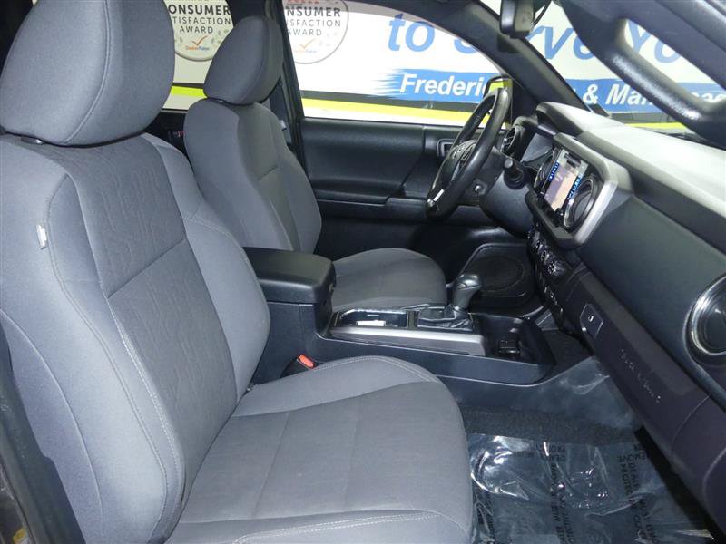 Used 2019 Toyota Tacoma TRD Sport AWD/4WD image 8