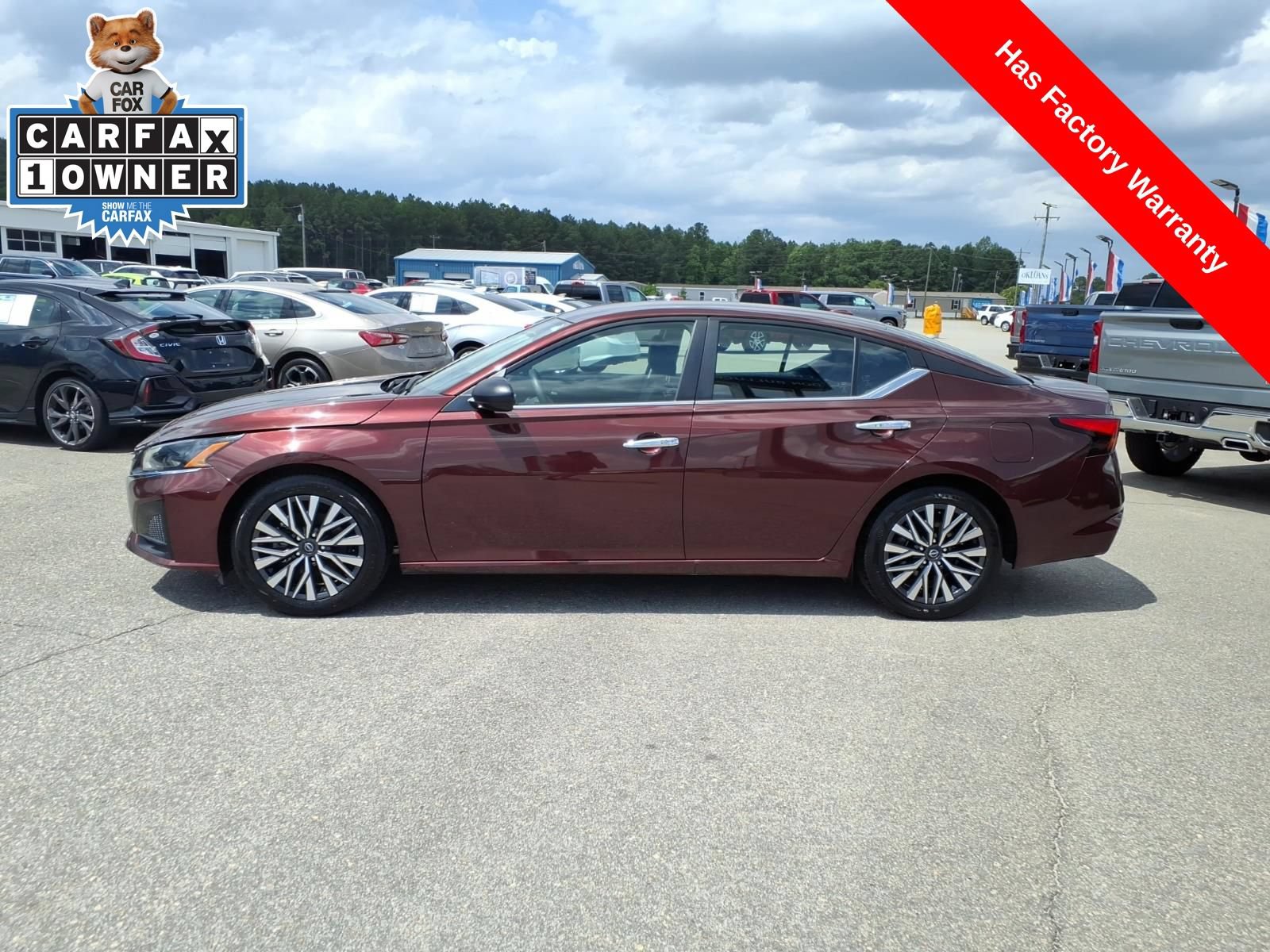 Used 2024 Nissan Altima 2.5 SV FWD image 2