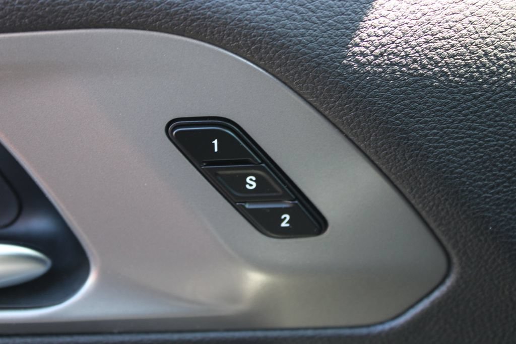 Used 2025 Chrysler Pacifica Select FWD image 42