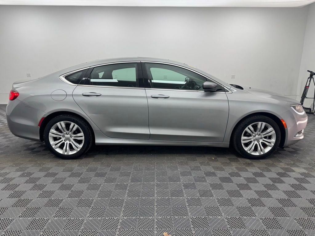 Used 2015 Chrysler 200 Limited w/ Convenience Group FWD image 4