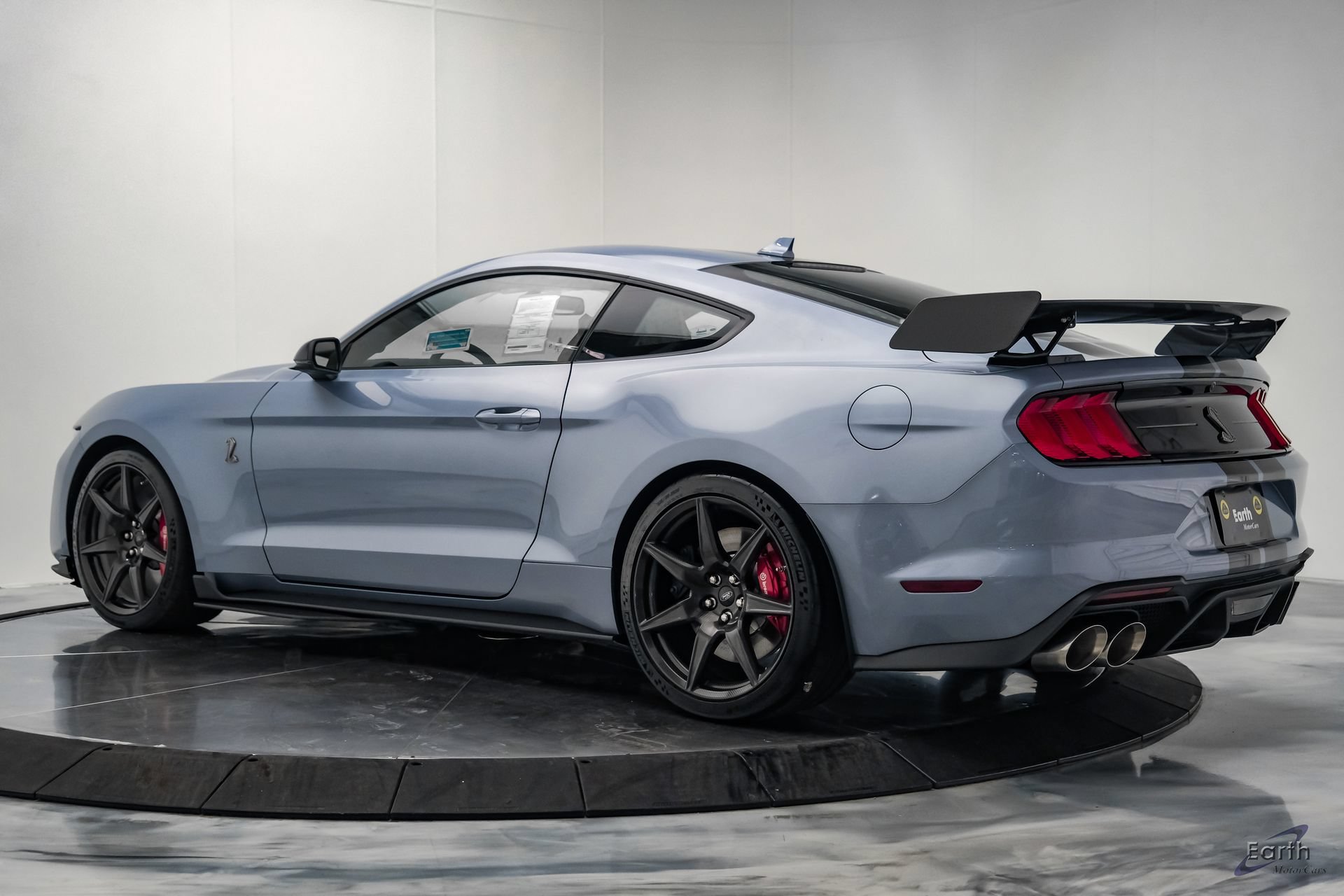 Used 2022 Ford Mustang Shelby GT500 w/ Carbon Fiber Track Pack RWD image 9