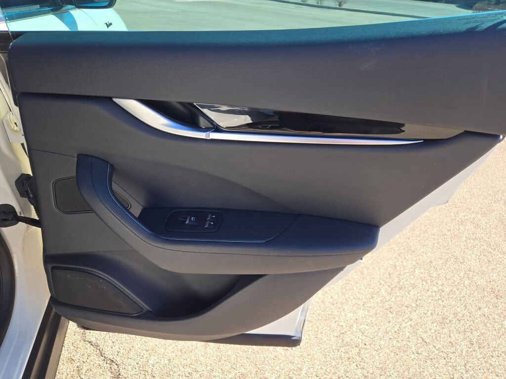 Used 2023 Maserati Levante Modena image 11