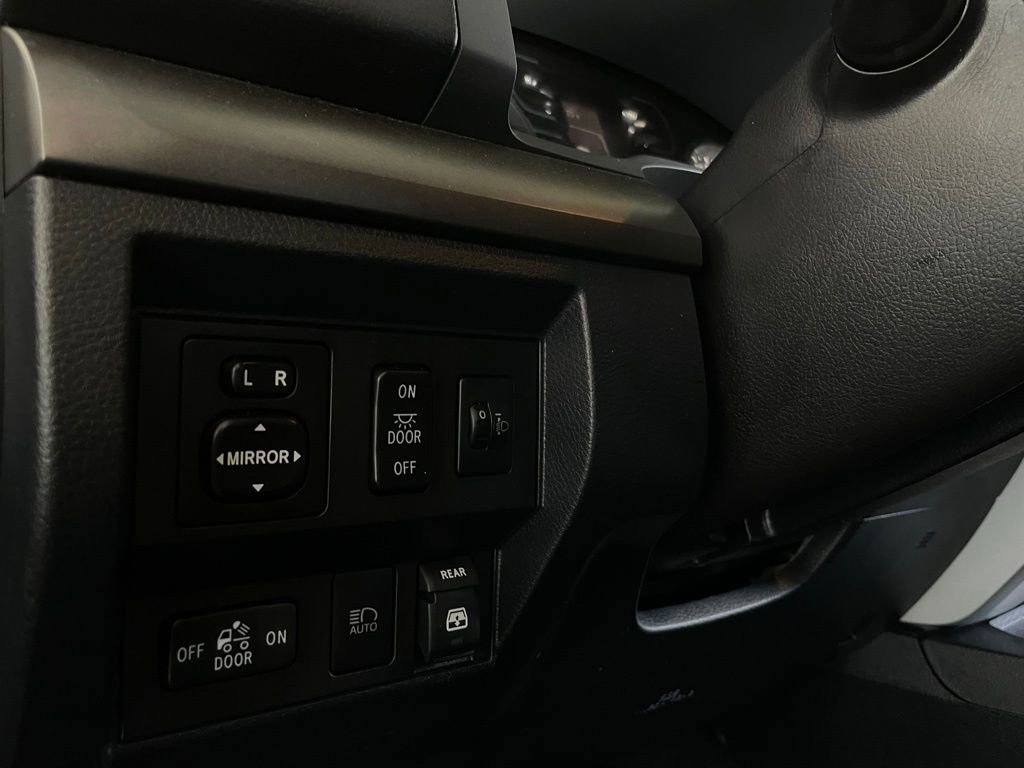 Used 2018 Toyota Tundra SR5 w/ SR5 Upgrade Package image 23