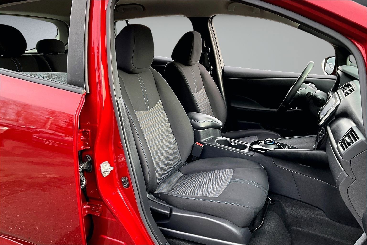 Used 2022 Nissan Leaf SV image 28