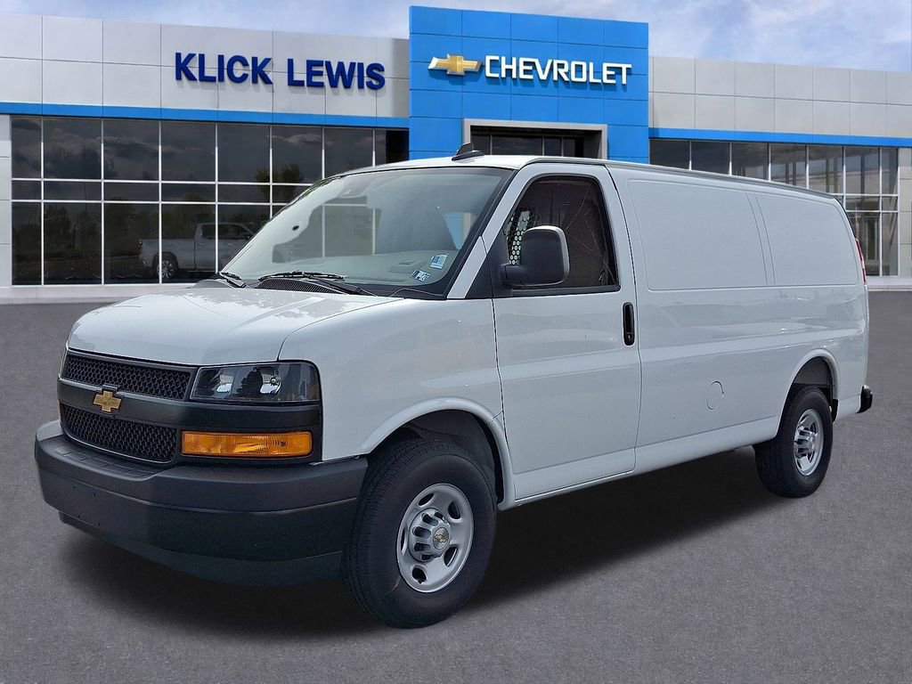 New 2025 Chevrolet Express 3500 w/ Driver Convenience Package video 3