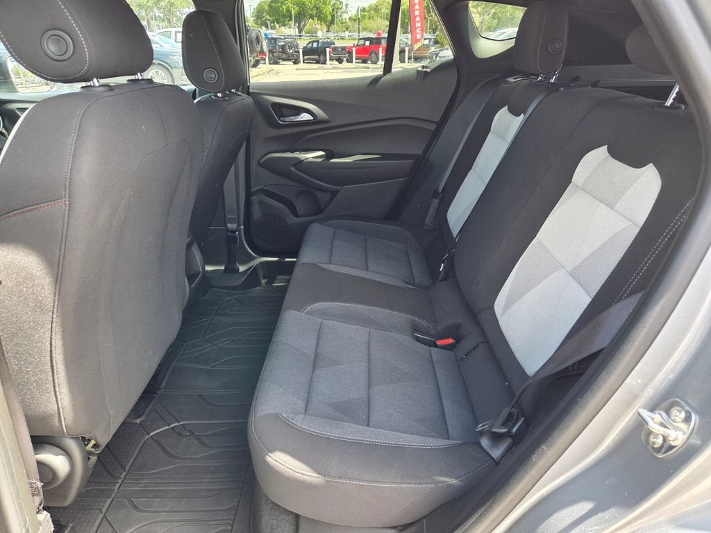 Used 2024 Chevrolet Trax RS FWD image 6