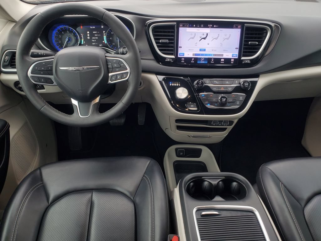 Used 2023 Chrysler Pacifica Touring-L FWD image 25