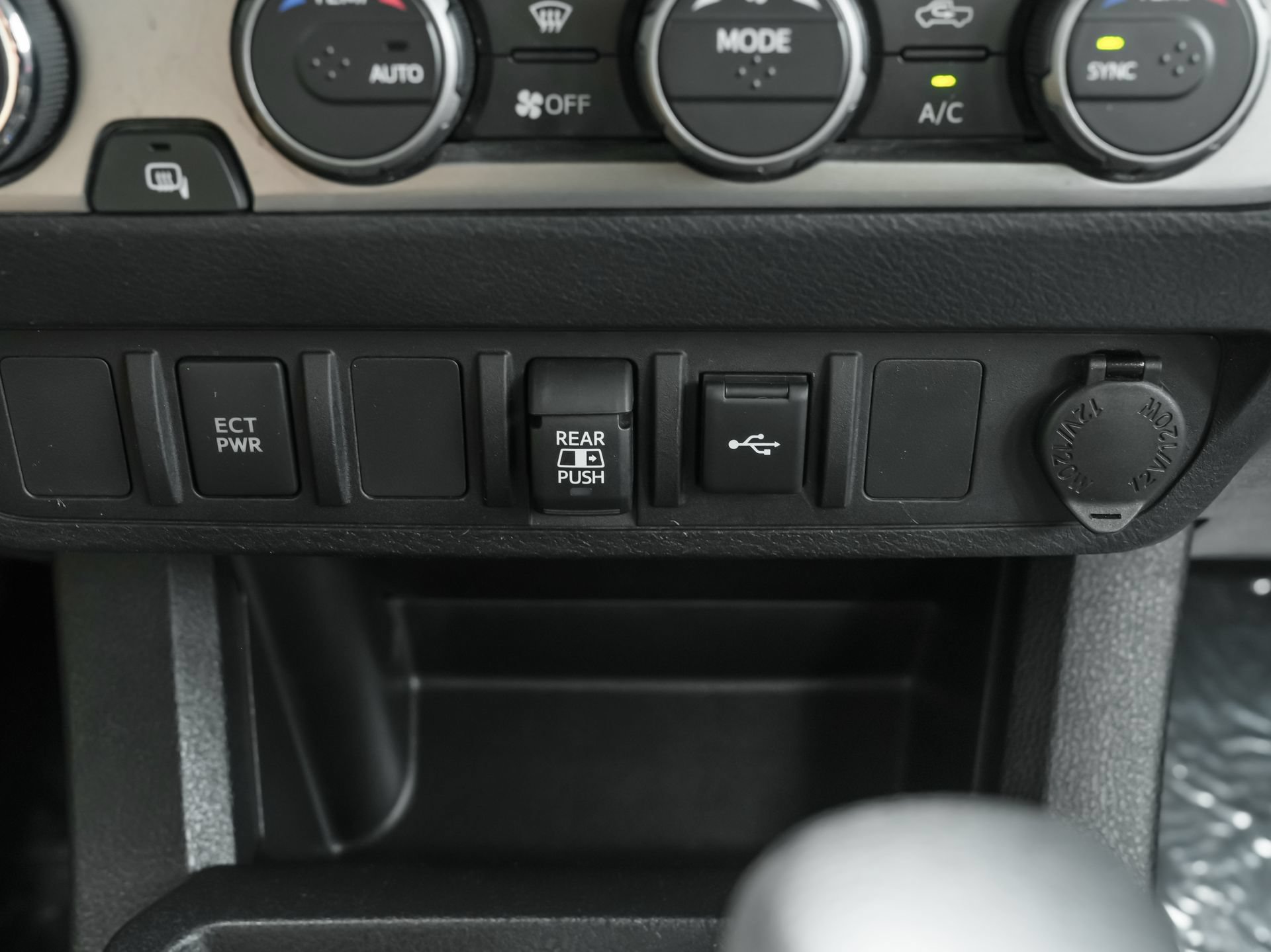 Used 2023 Toyota Tacoma SR5 AWD/4WD image 15