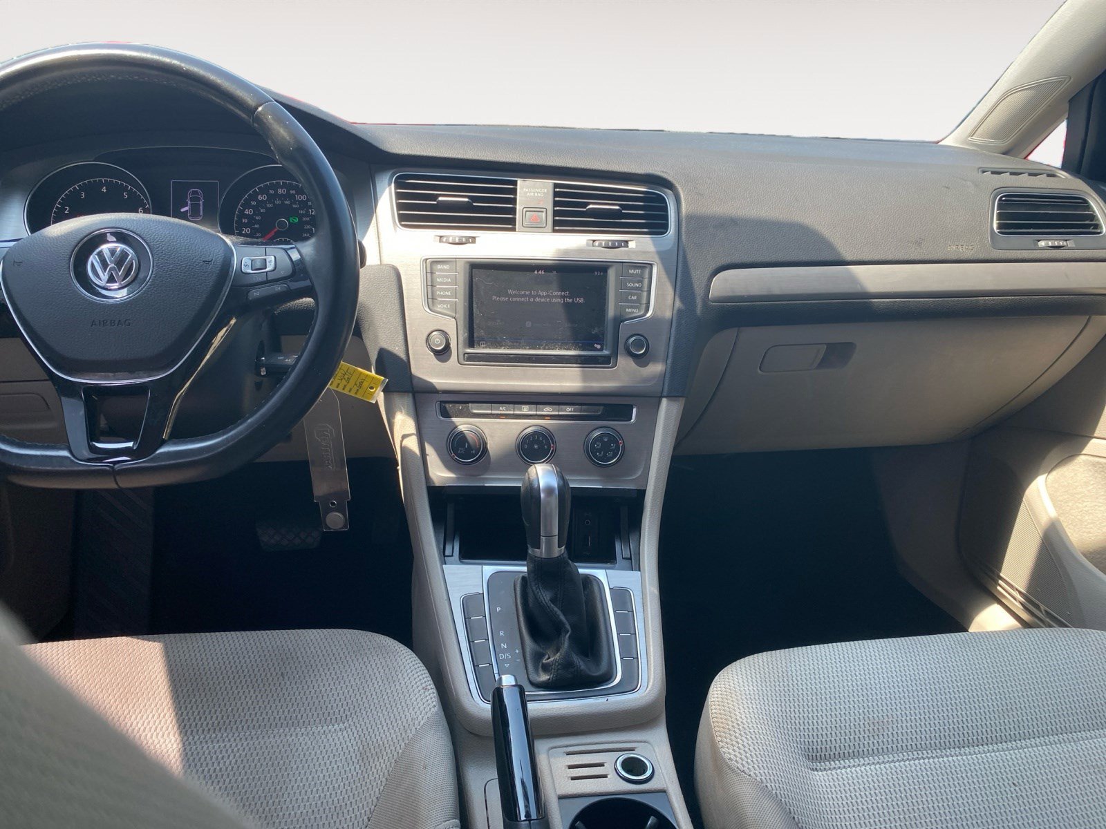 Used 2017 Volkswagen Golf S image 11