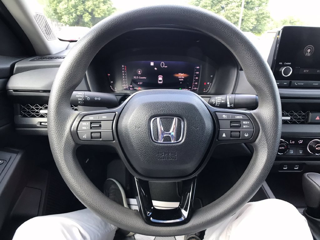 Certified 2025 Honda Accord SE image 9