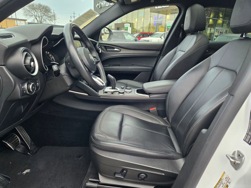 Used 2022 Alfa Romeo Stelvio Ti w/ Active Assist Plus Package image 34