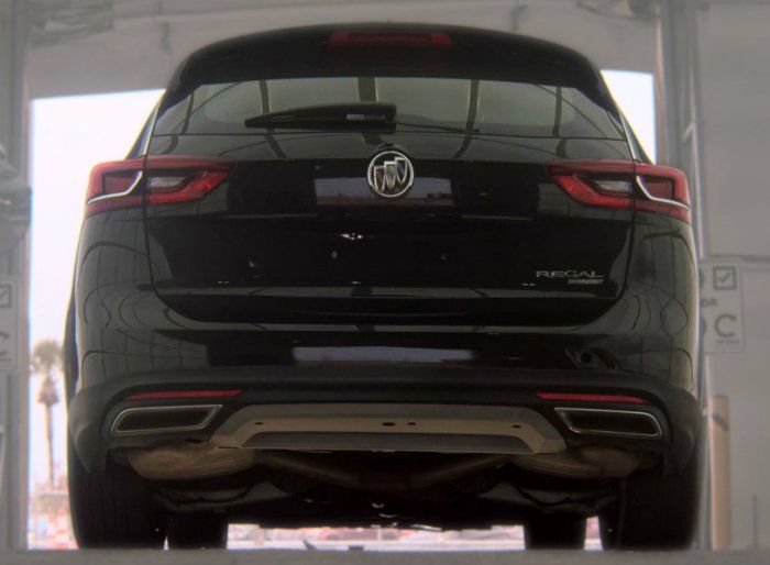 Used 2019 Buick Regal Essence w/ Sights and Sounds Package AWD/4WD image 7