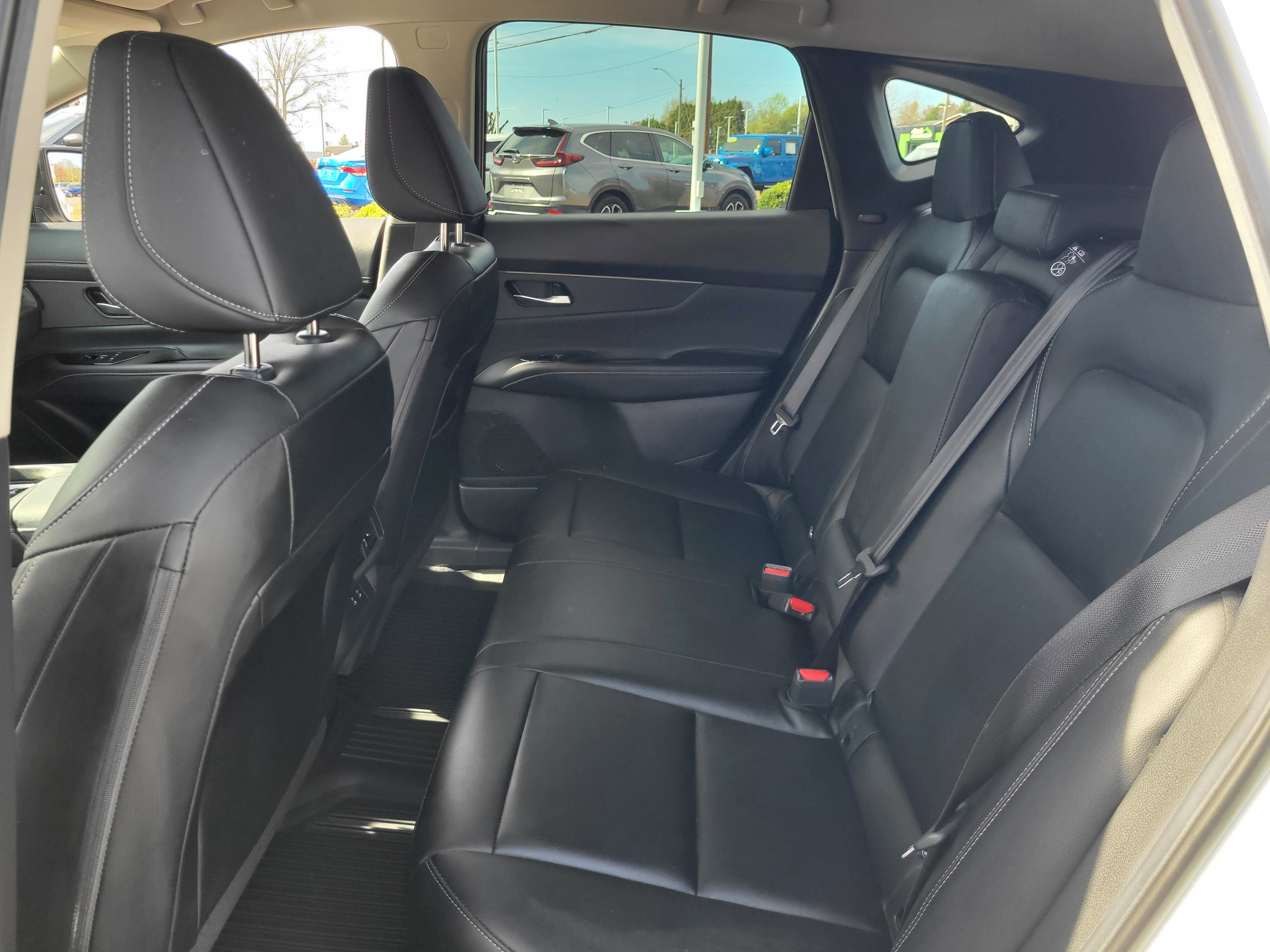 Certified 2025 Nissan Murano SV image 12