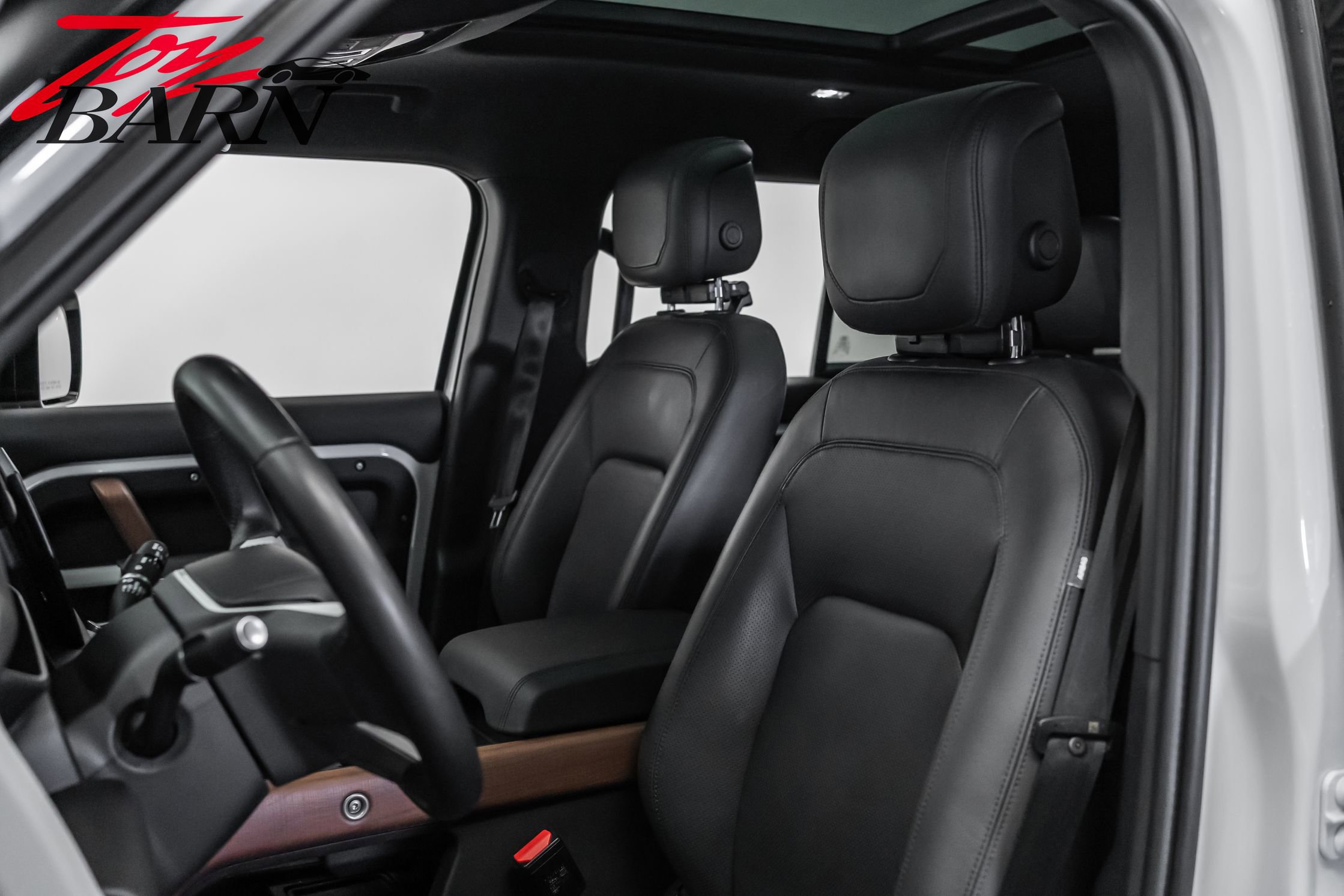 Used 2023 Land Rover Defender 130 SE image 23