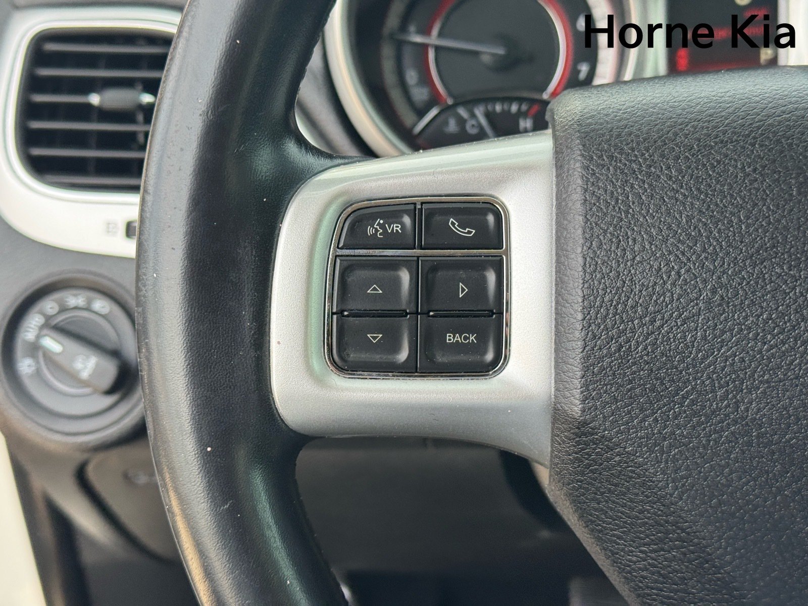 Used 2019 Dodge Journey SE FWD image 19