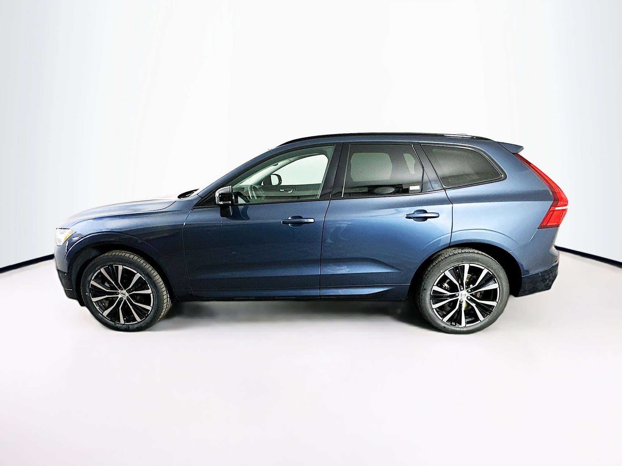 Used 2024 Volvo XC60 B5 Plus image 4