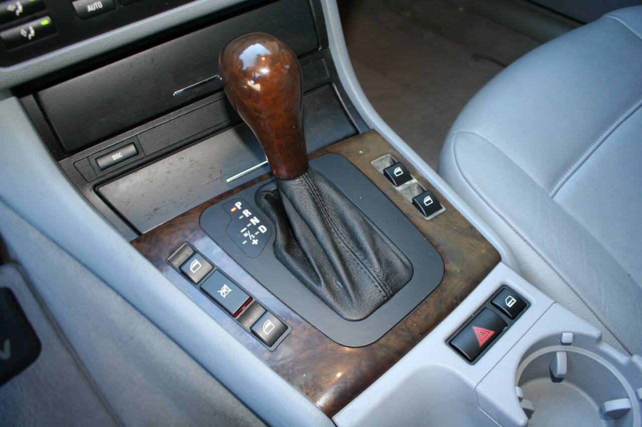 Used 2003 BMW 325i Sedan image 14