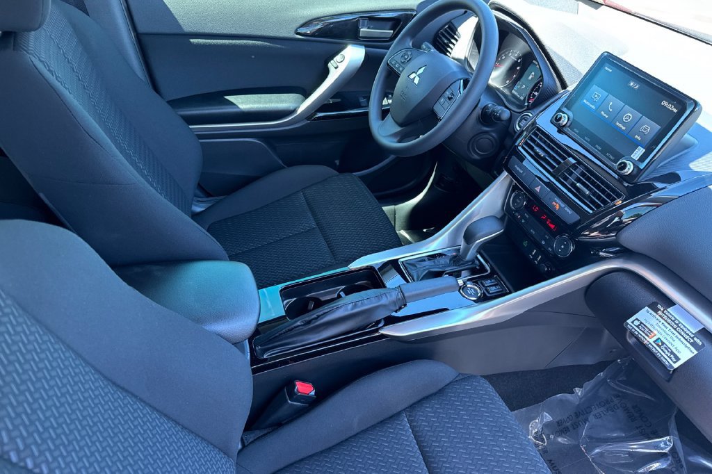 New 2026 Mitsubishi Eclipse Cross LE AWD/4WD image 17