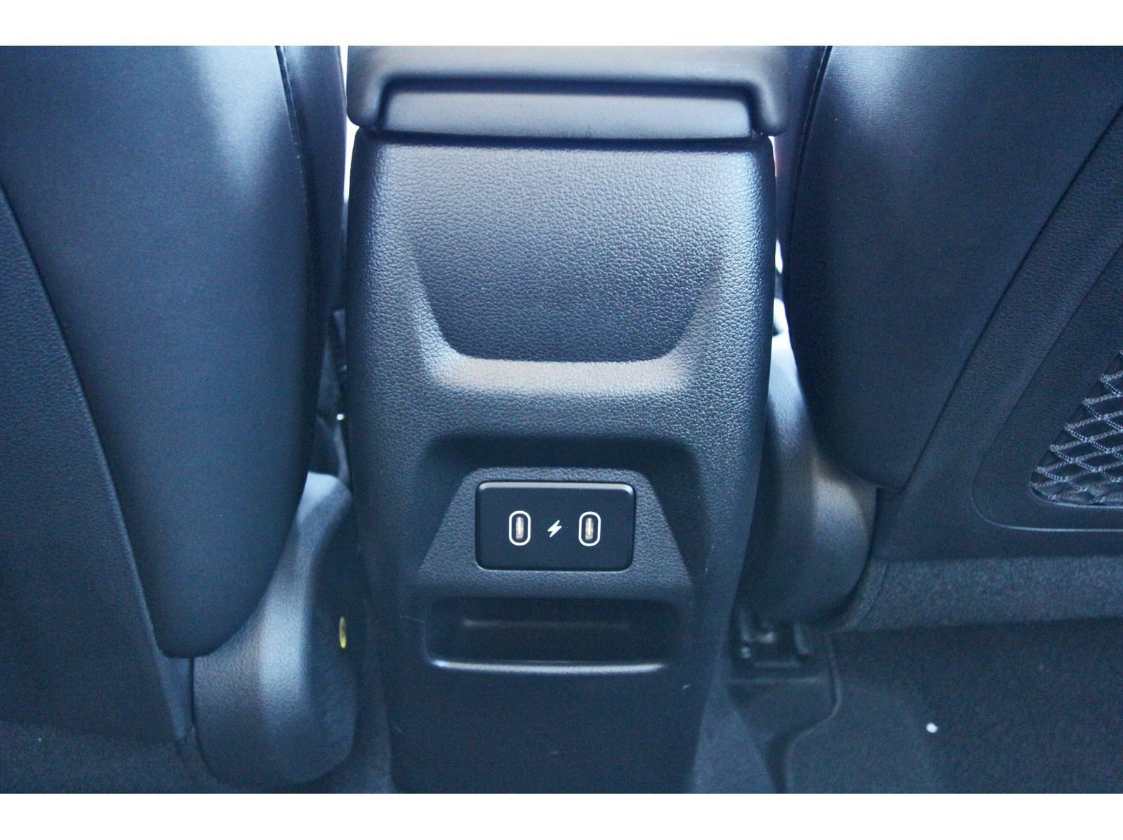 Used 2025 Hyundai Venue Limited image 15