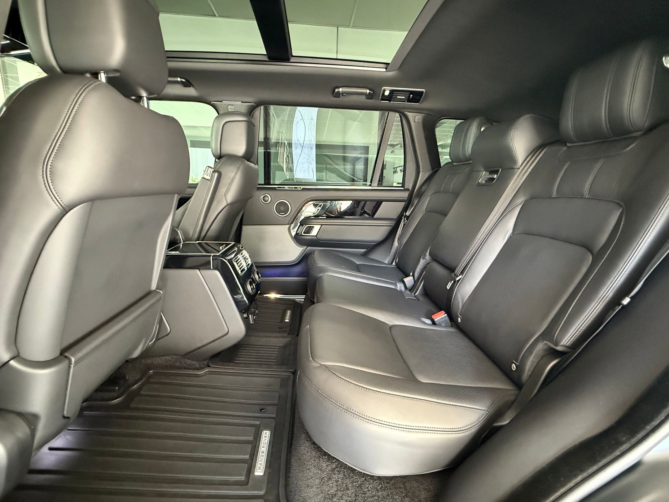 Used 2021 Land Rover Range Rover P525 Westminster Edition LWB image 13