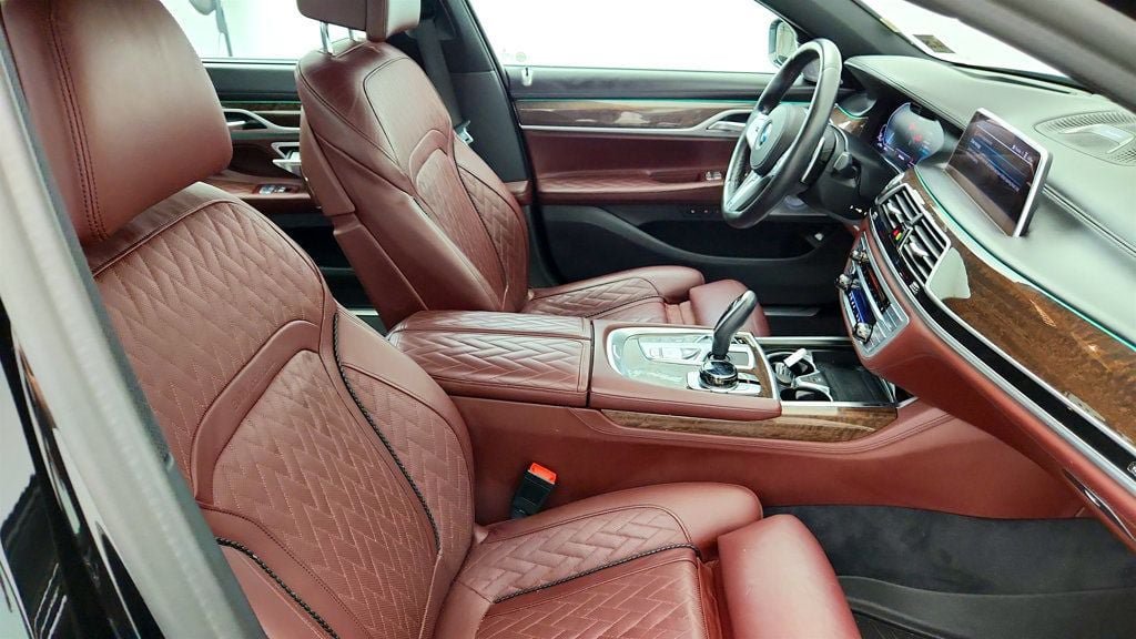 Used 2020 BMW 745e xDrive AWD/4WD image 24