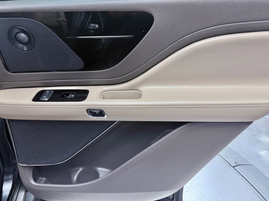 Used 2021 Lincoln Aviator Reserve w/ Equipment Group 201A image 17