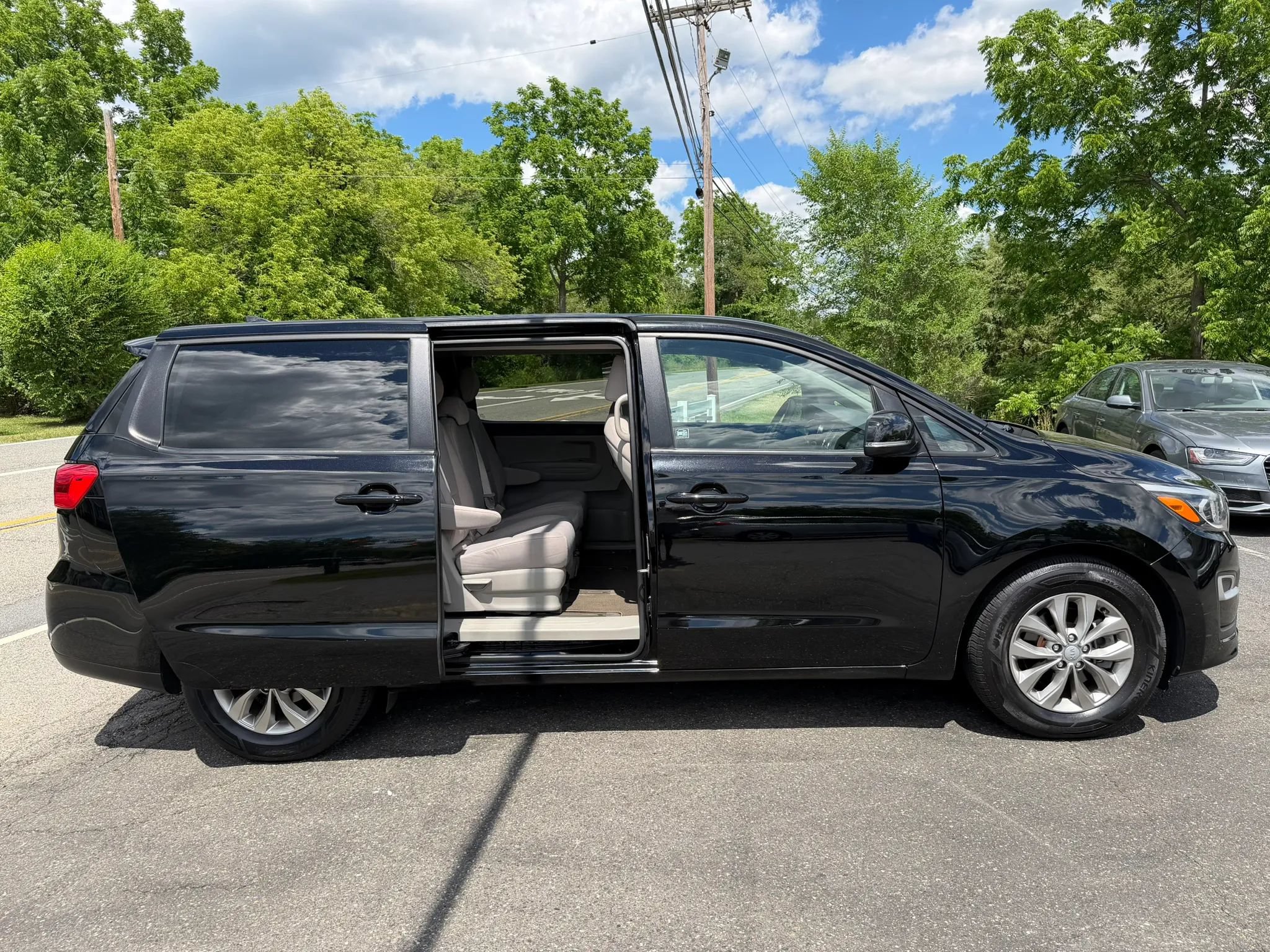 Used 2019 Kia Sedona LX FWD image 39