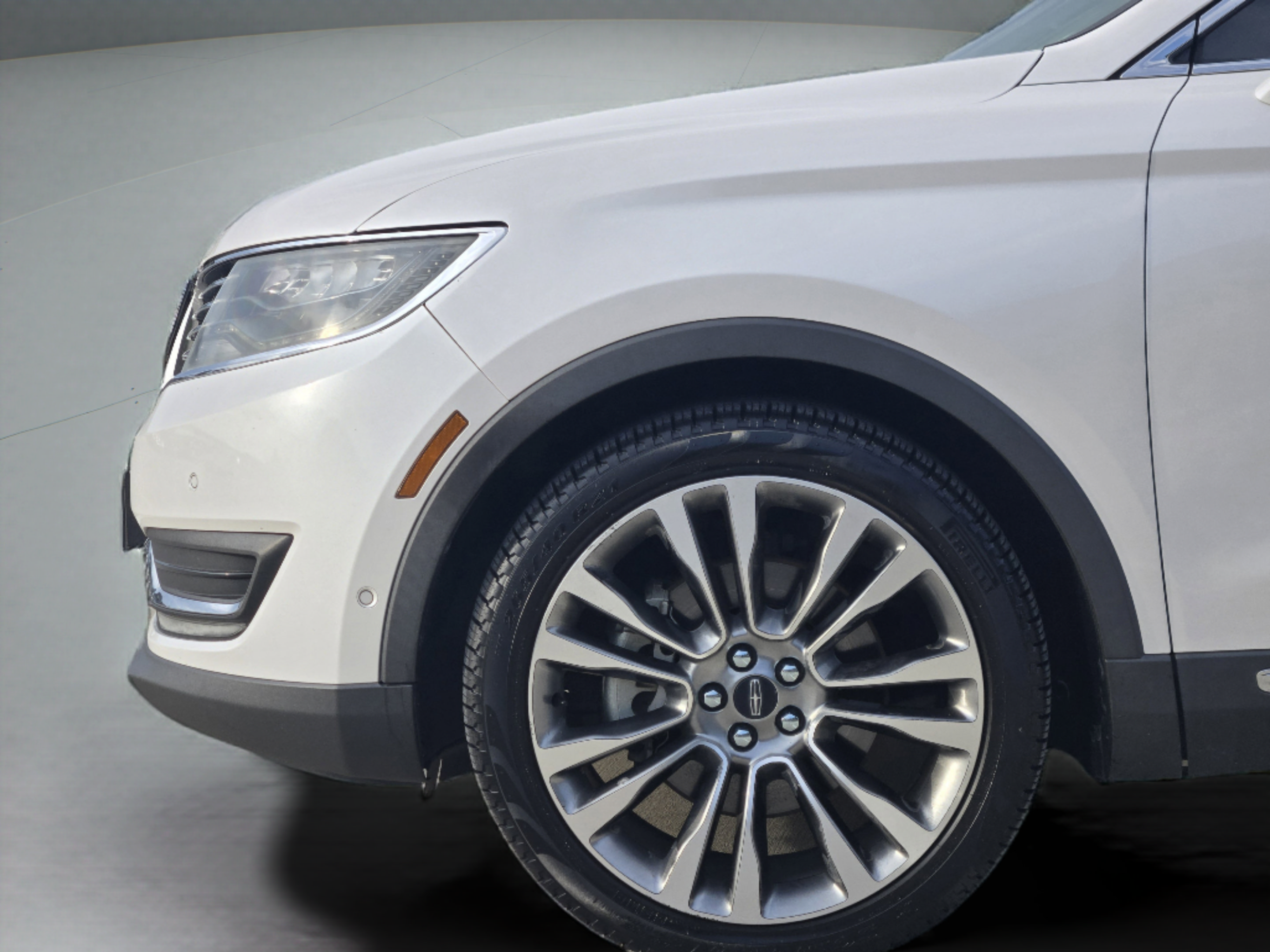 Used 2016 Lincoln MKX Reserve w/ Luxury Package FWD image 29
