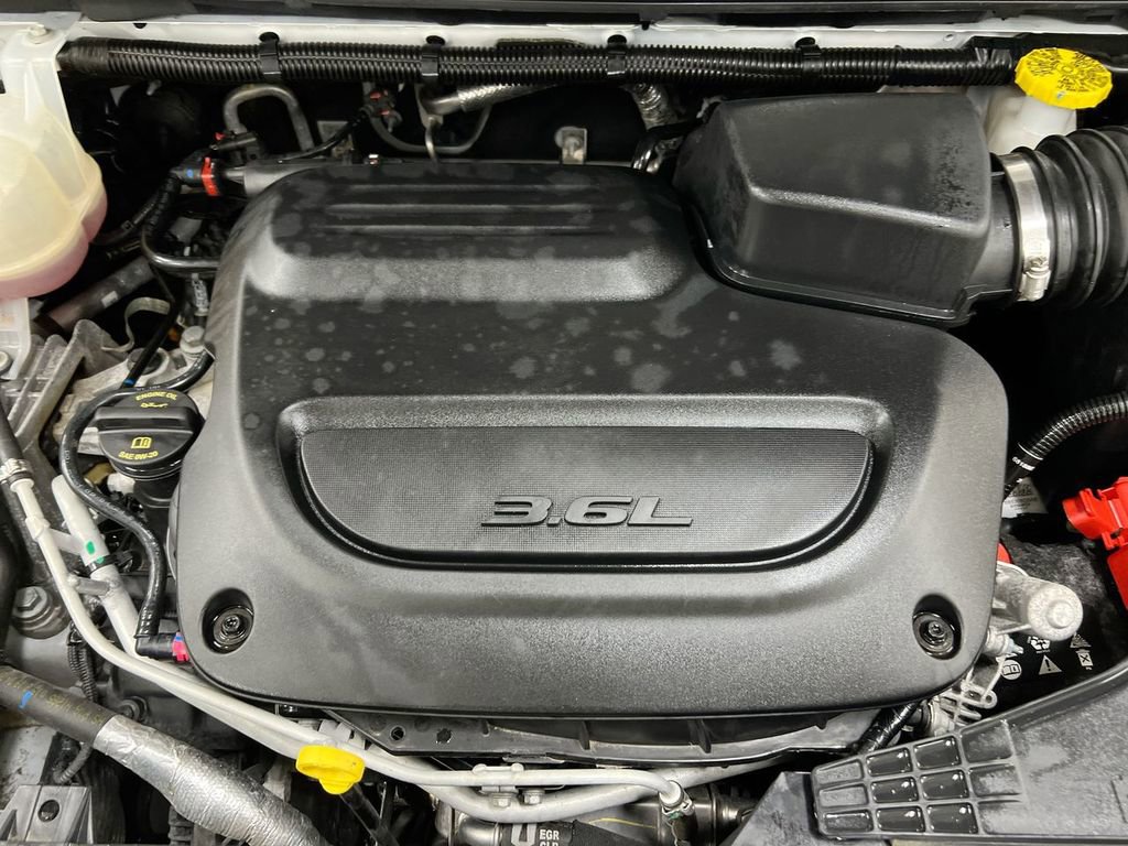 Used 2025 Chrysler Pacifica Select image 25