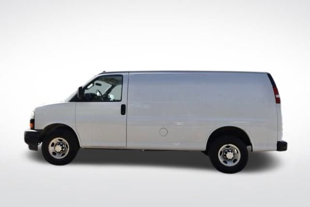 Used 2018 Chevrolet Express 2500 image 5