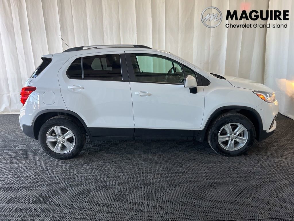 Used 2022 Chevrolet Trax LT w/ LT Convenience Package image 2