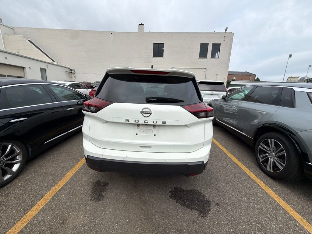 Used 2024 Nissan Rogue S FWD image 7