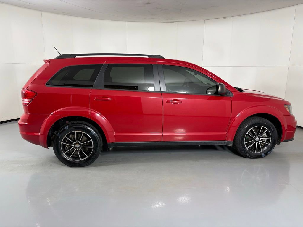 Used 2017 Dodge Journey SE w/ Flexible Seating Group image 9