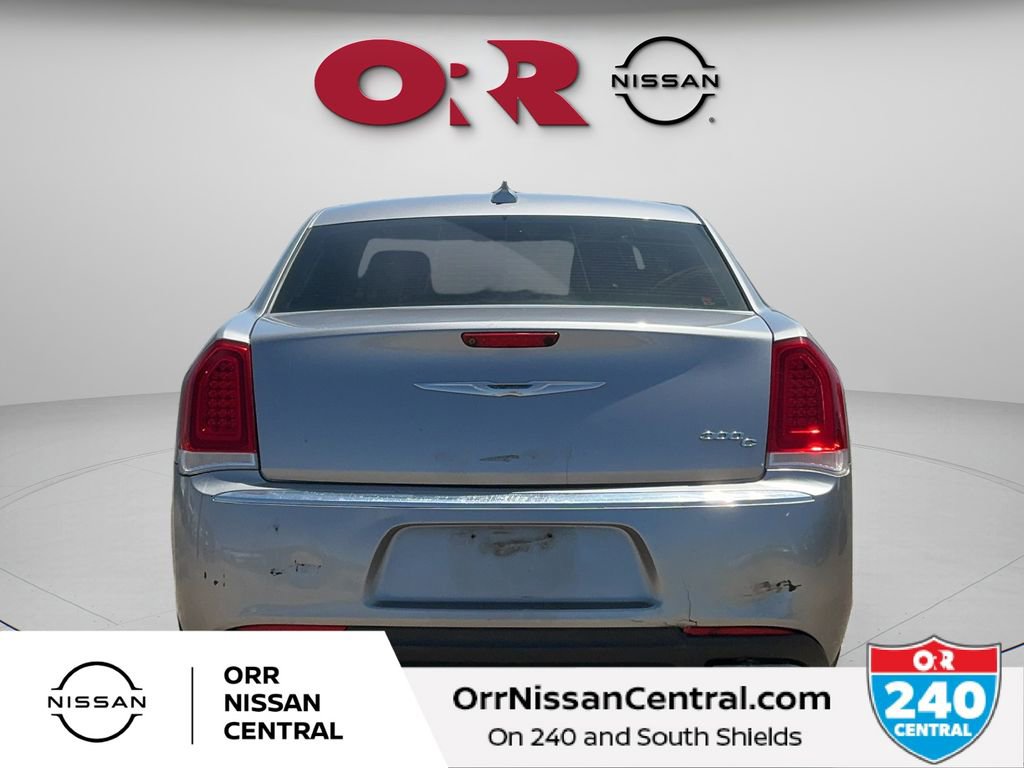 Used 2017 Chrysler 300 C RWD image 6